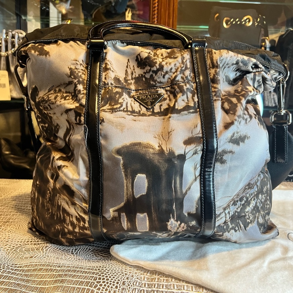 PRADA- Extra large vinyl and patent leather travel bag. - Picture 2 of 10